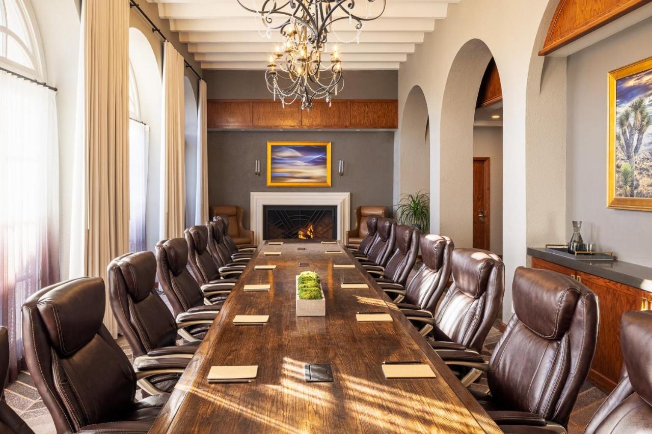 Crowne Plaza Phoenix - Chandler Golf Resort By Ihg Esterno foto